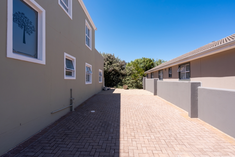 4 Bedroom Property for Sale in Myburgh Park Western Cape